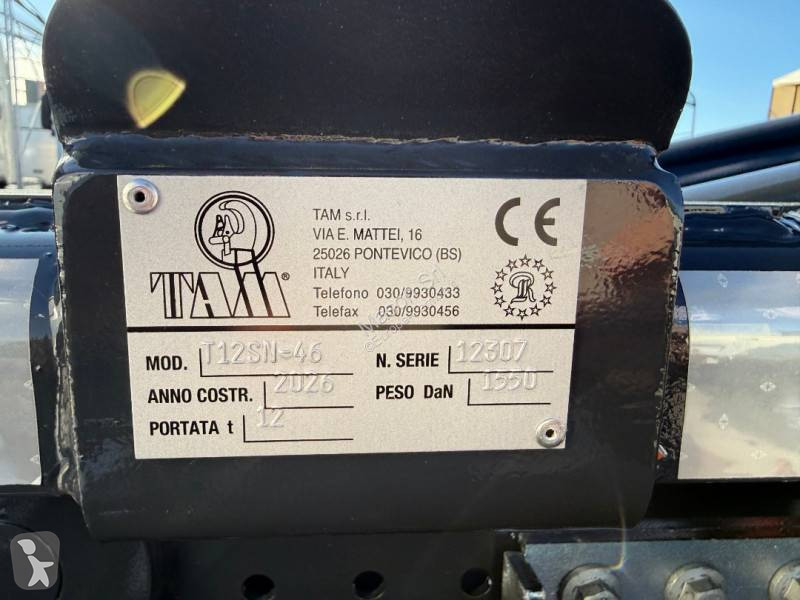 Iveco 180E32 truck
