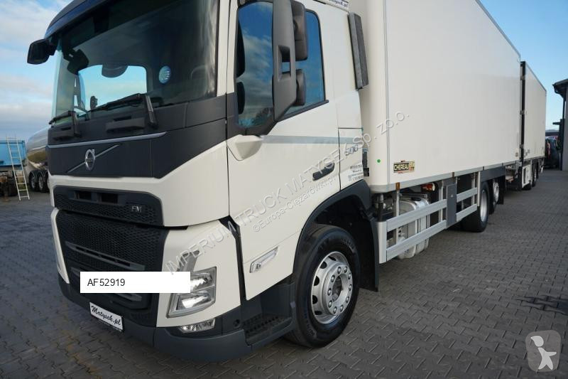شاحنة Volvo / PRZYCZEPA / CHŁODNIA - 6,8 M /...