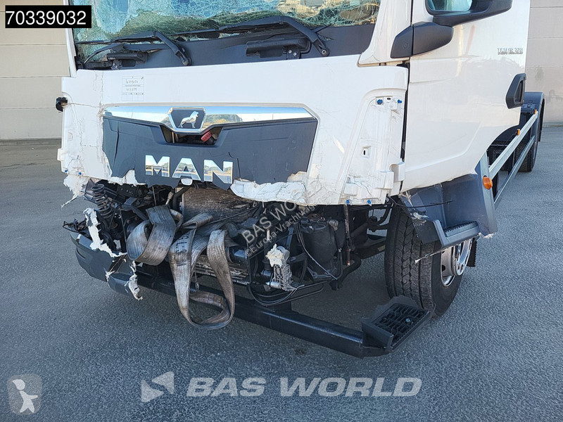 Kamion MAN 18.320 4X2 18tonner Damaged truck...