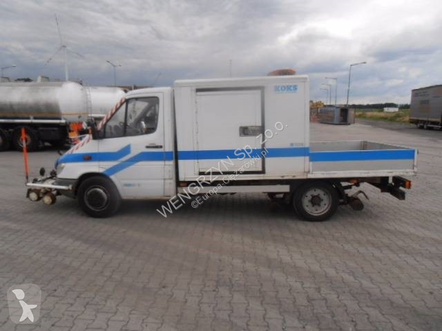 Лекотоварен автомобил Mercedes DWUDROGOWY...