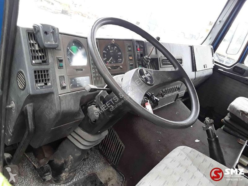 Camion MAN 25-422 manual pump