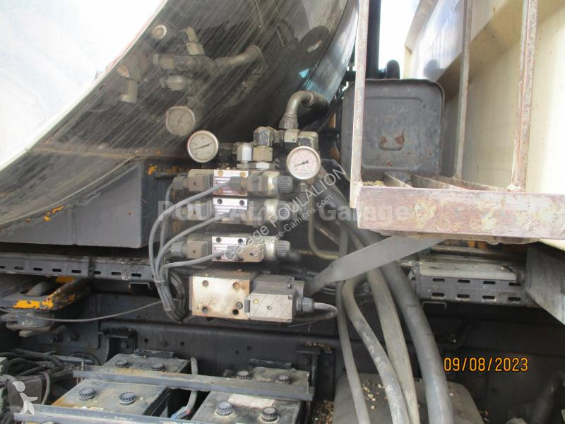 Wegenbouw Renault KERAX 320 Dci goudronneuse