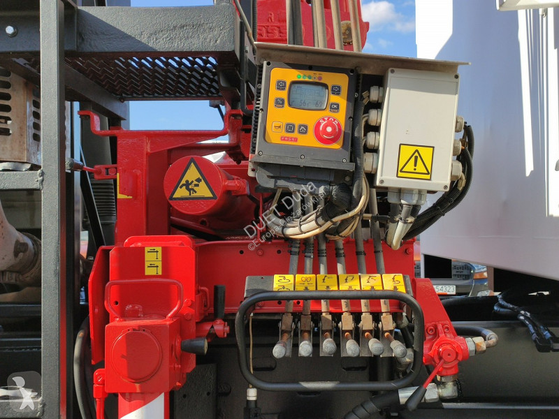 Kamion Renault 26.370 6x4 Mocny HDS FASSI F110
