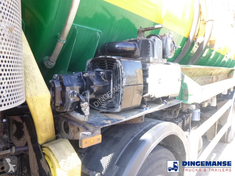 Lastbil Mercedes 3236 8x4 RHD vacuum tank