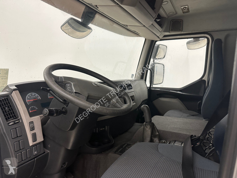 Kamion Volvo 300 - 6x2