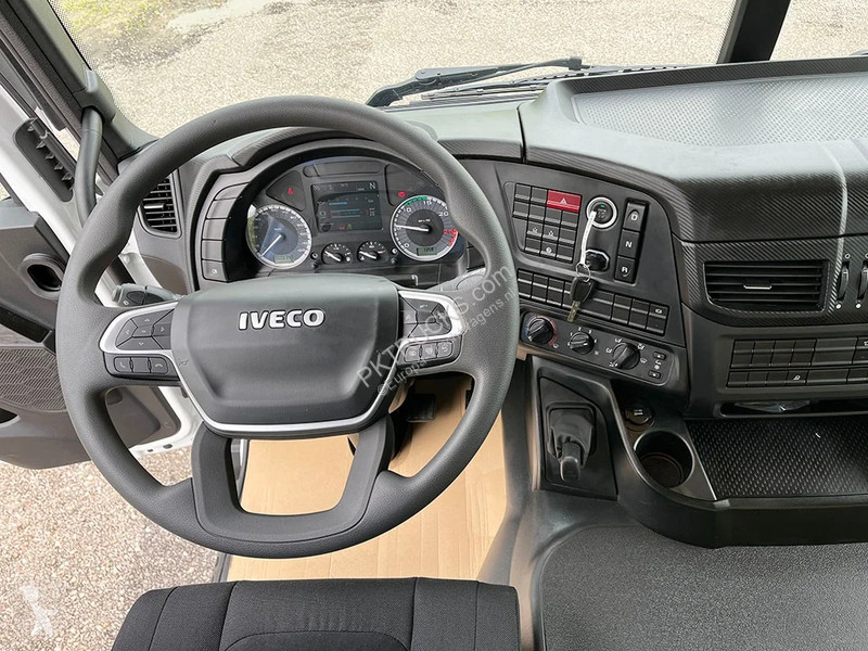 Camión Iveco T-Way AD380T43WH AT Crane Truck (3...