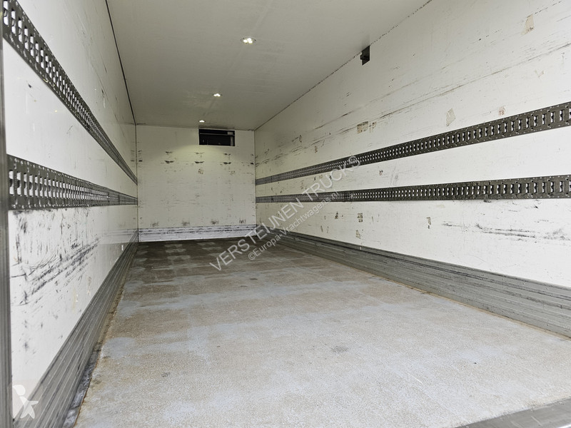 Vrachtwagen Scania P250 4x2 / FRIGO / KUH / BW