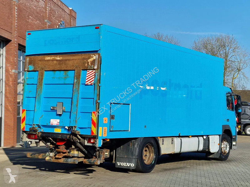 Kamion Volvo 4x2 - Box - Loadlift - Full air -...