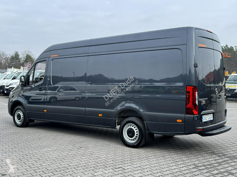 Vrachtwagen Mercedes 319