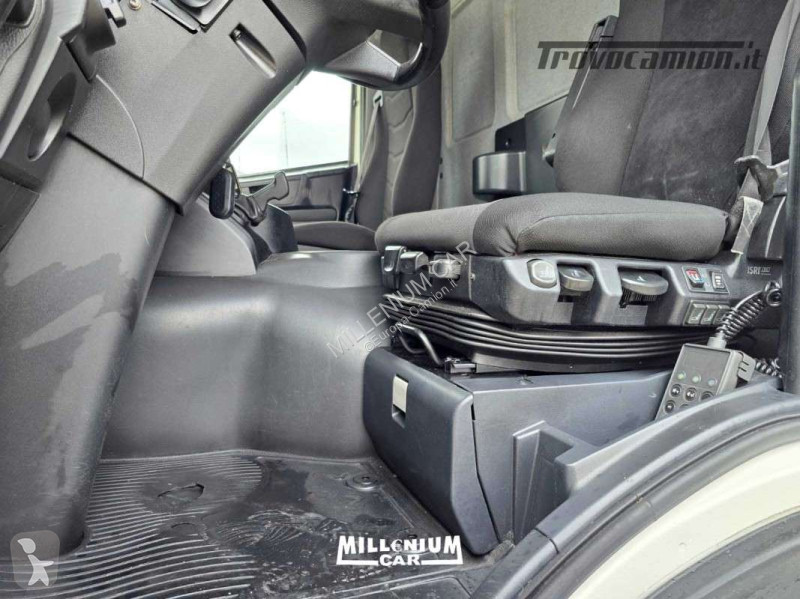 Kamion Iveco 260D36 CABINA CORTA 2017 PASSO 5700