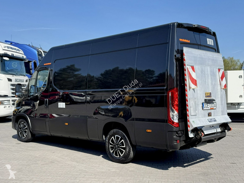 Furgoneta Iveco 35S18