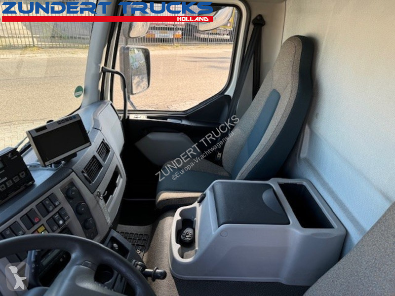 Kamion Volvo 250 CARRIER EASY COLD, PALFINGER...