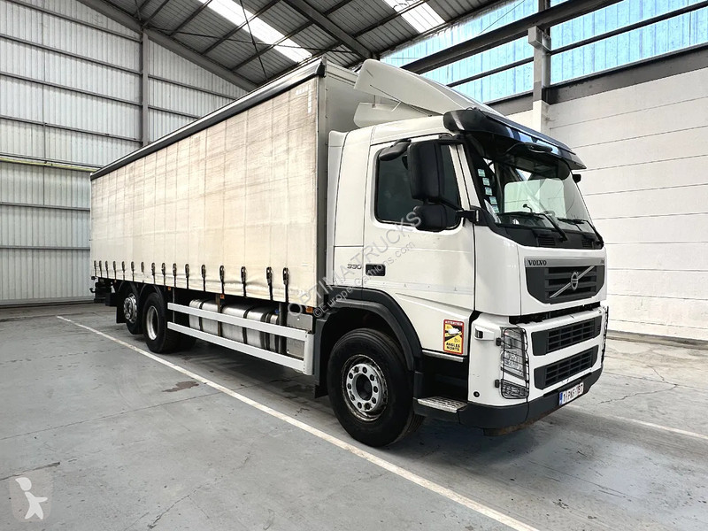 Kamion Volvo 330 / Essieu relevable et...