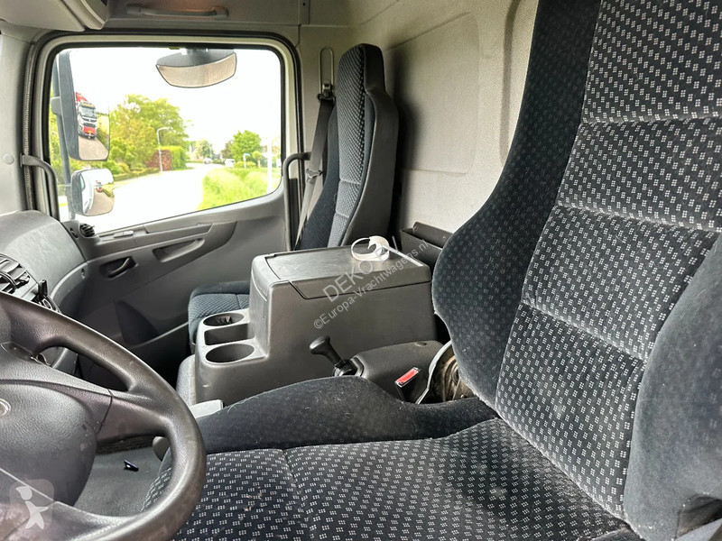 Vrachtwagen Mercedes 1218 bakwagen met laadklep...