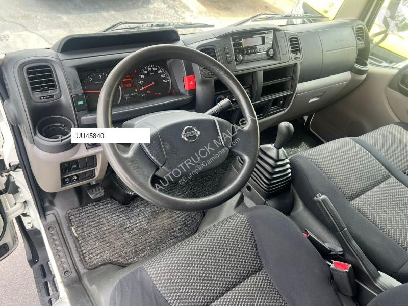 Camión Nissan CABSTAR ISOTERMO TRAMPILLA
