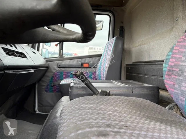 Camion Mercedes LK  (6-CILINDER) WITH TENT BOX...
