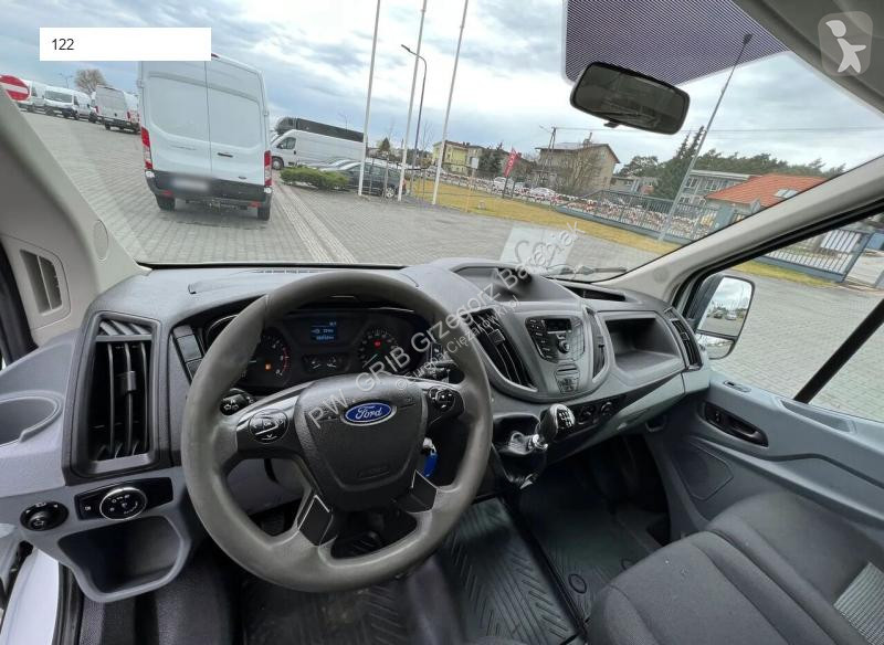 Véhicule utilitaire Ford Doka 7-seaters + Box...