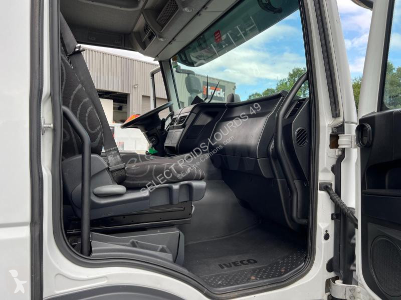 Camion Iveco 8X2 GRUE