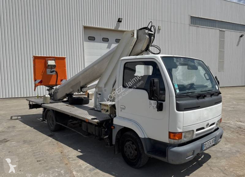 Véhicule utilitaire Nissan