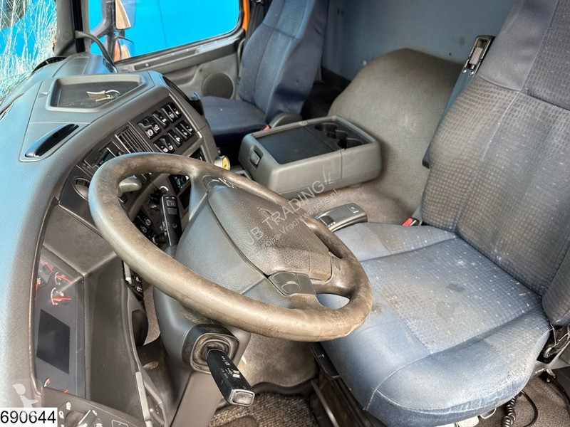 Lastbil Volvo 420 8X2, EURO 5, HYVA