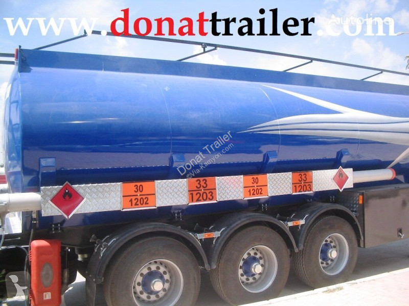 شاحنة  Tanker for Petrol Products