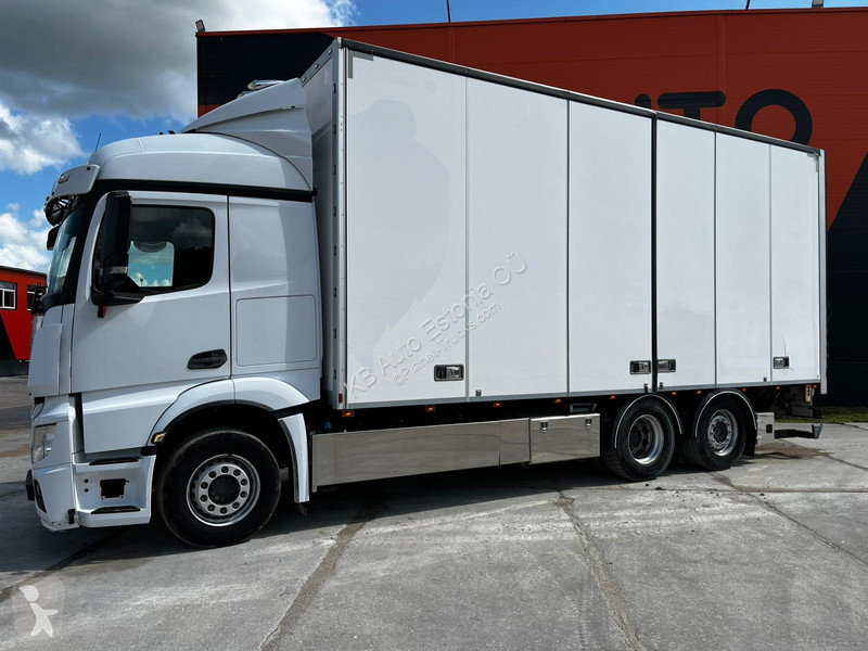 Camion Mercedes 6x2*4 BOX L=7401mm