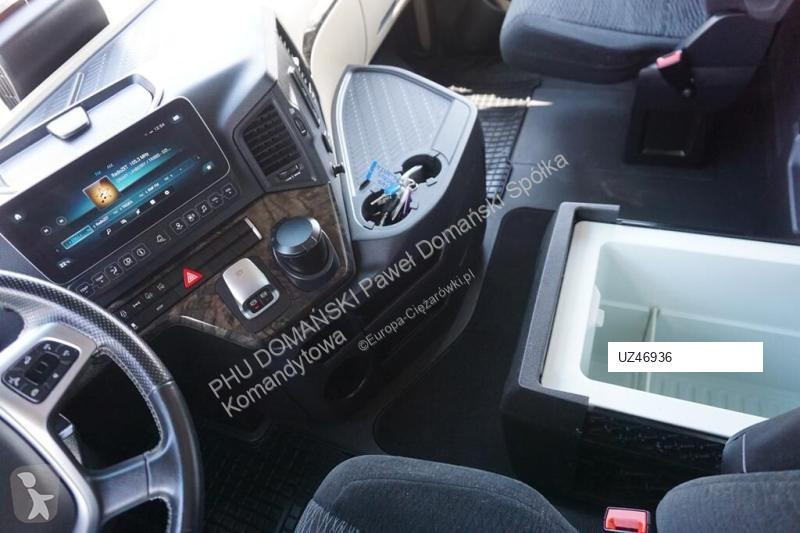 Kamion s návěsem Mercedes / TANDEM
