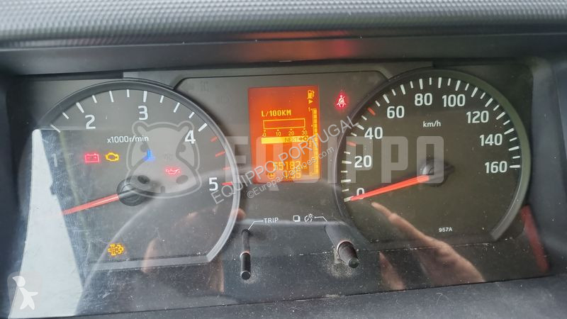Veículo utilitário Nissan PT200 on Nissan NT400