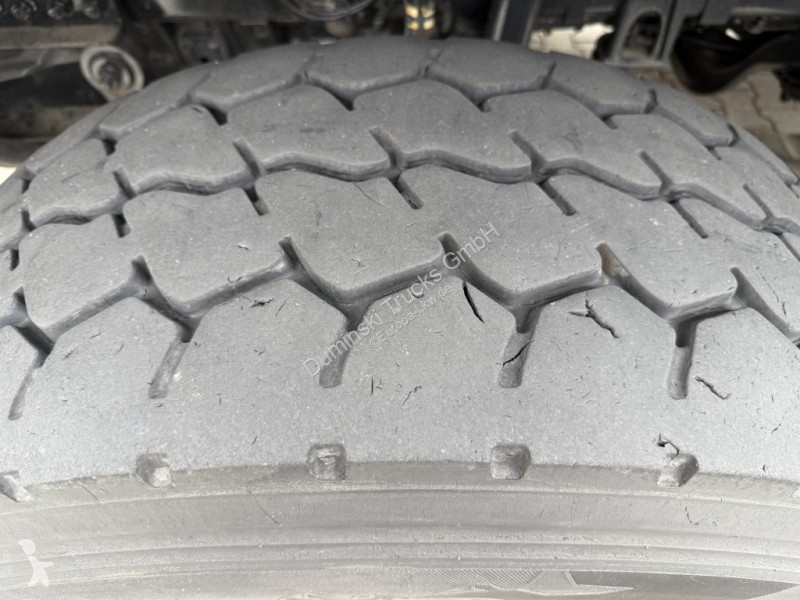 Kamion Mercedes 3251 8X4 Haken mit Kran HMF...