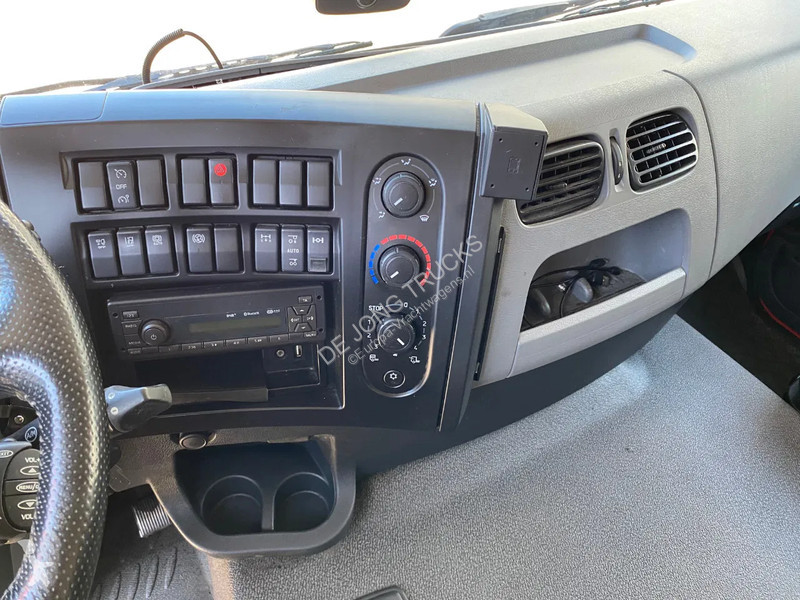 Kamion Renault D Wide 320 6x2/4 / Closed box /...
