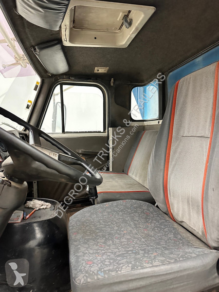 Vrachtwagen Volvo .320 - 6x4