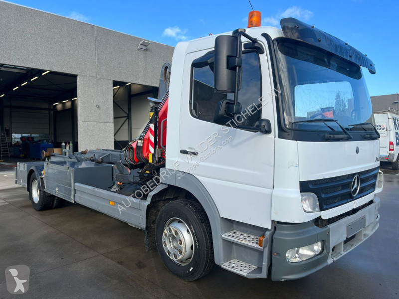Vrachtwagen Mercedes 1218