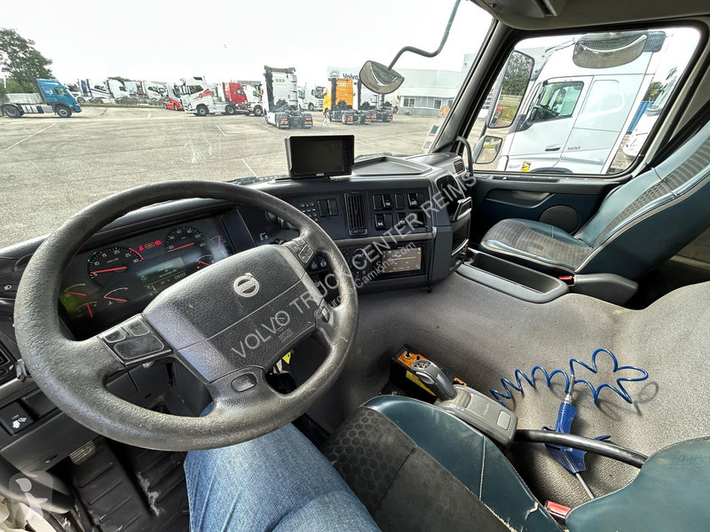 Camion Volvo 8x4 Container lifts 2013
