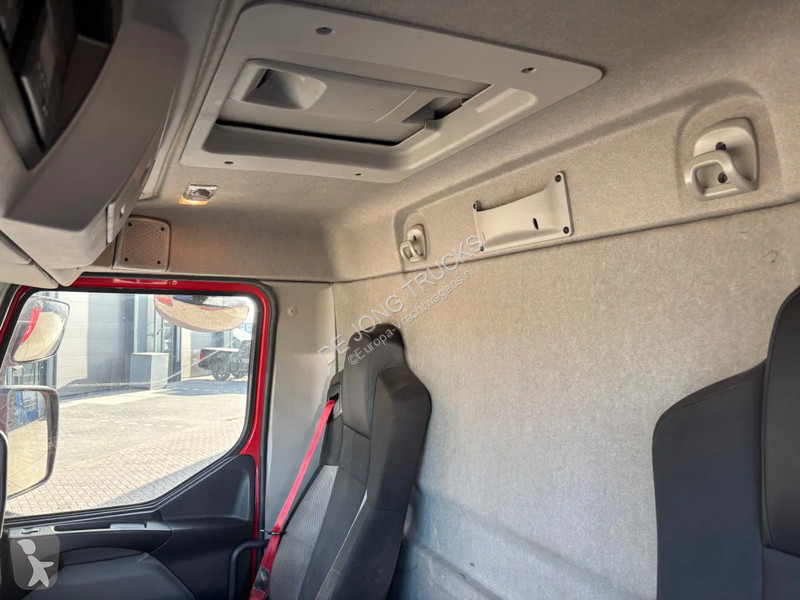 Kamion Renault D WIDE 320 6x2/4 / Closed box /...