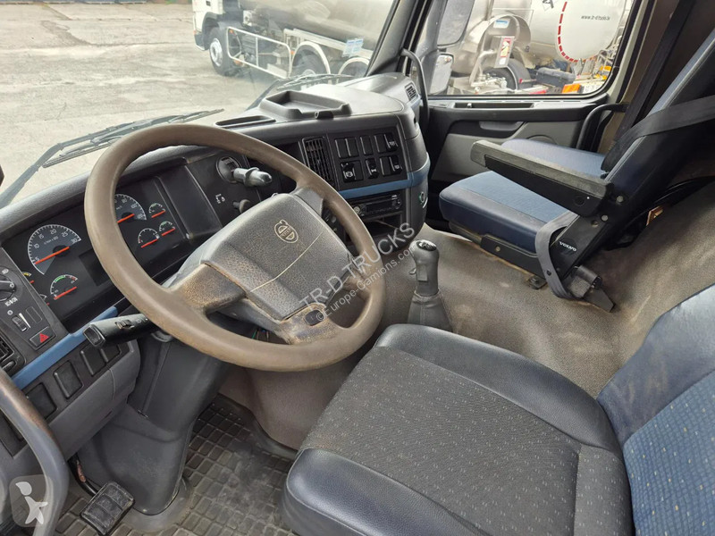 Camion Volvo FM 9.300 TIPPER - HMF 1060K3 CRANE