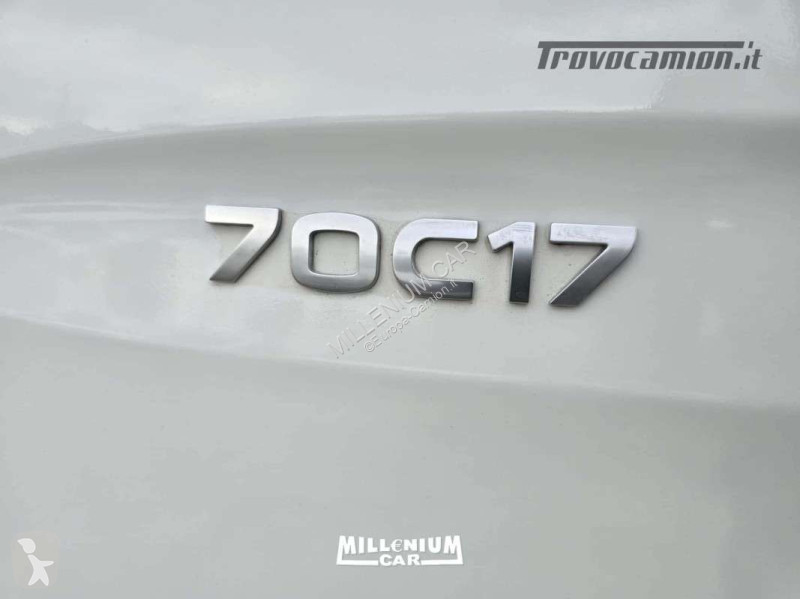 شاحنة Iveco 70C17 PASSO 3750 2011