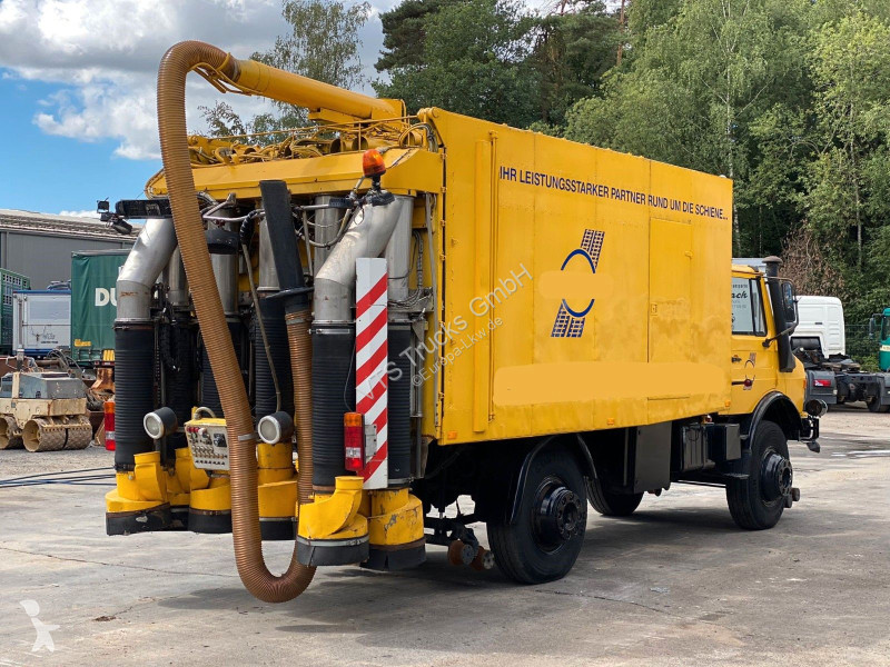 آلة لصيانة الطرق Unimog 427/21 Schienenreiniger