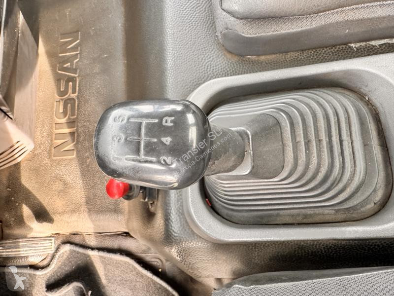 شاحنة Nissan 165