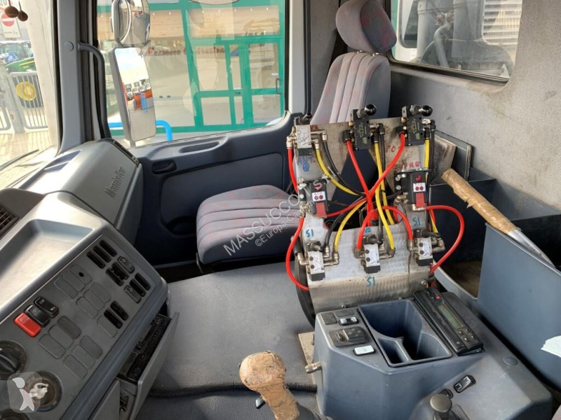 شاحنة Mercedes 3243