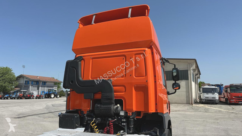 شاحنة DAF CF 410 4X2