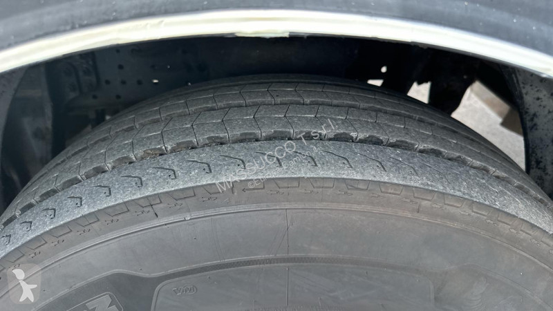 شاحنة Iveco 330 6X2