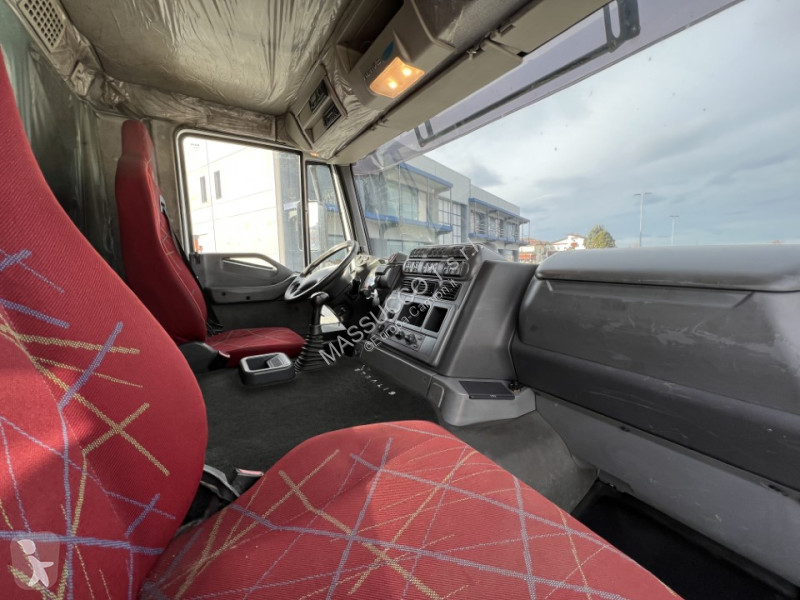 شاحنة Iveco 350 6X2