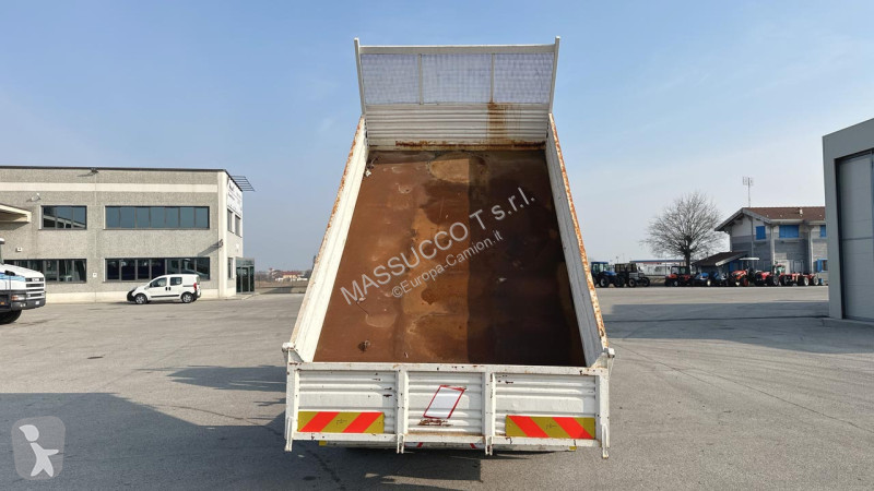 شاحنة Isuzu NQR75 4X2