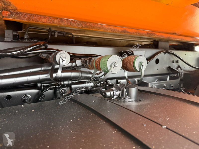 Engin de voirie Unimog U 300 4x4 U 300 405/10...