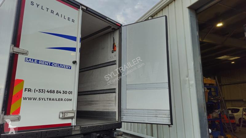 شاحنة Volvo 380  (LOCATION / RENT)