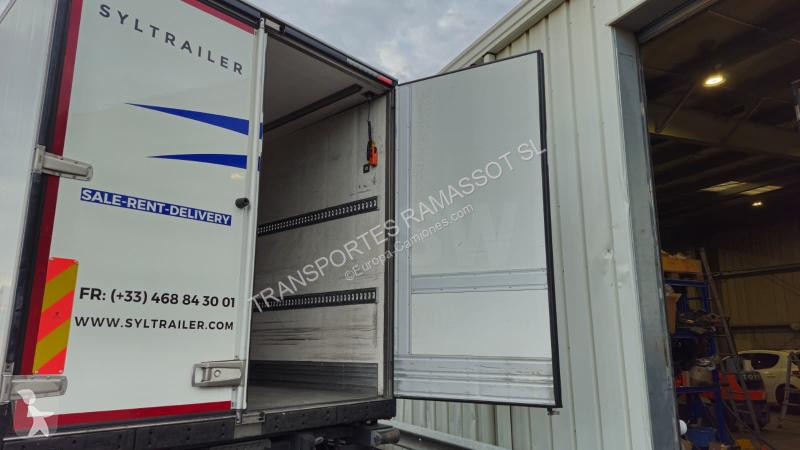 شاحنة Volvo 380  (LOCATION / RENT)
