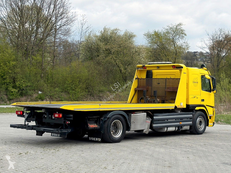 Camion Volvo 330 * ABSCHLEPPWAGEN 6,00 m *...
