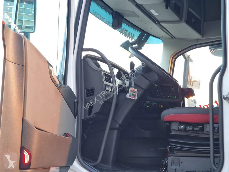 شاحنة Volvo 13460 Globetrotter 6x2*4 - BDF - I...