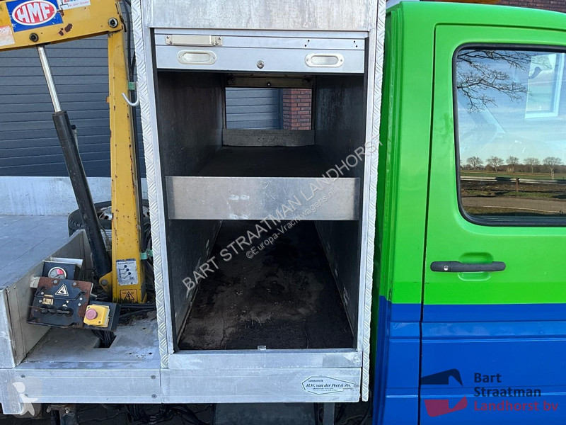 Lastbil Volkswagen open laadbak met HMF 152T2...