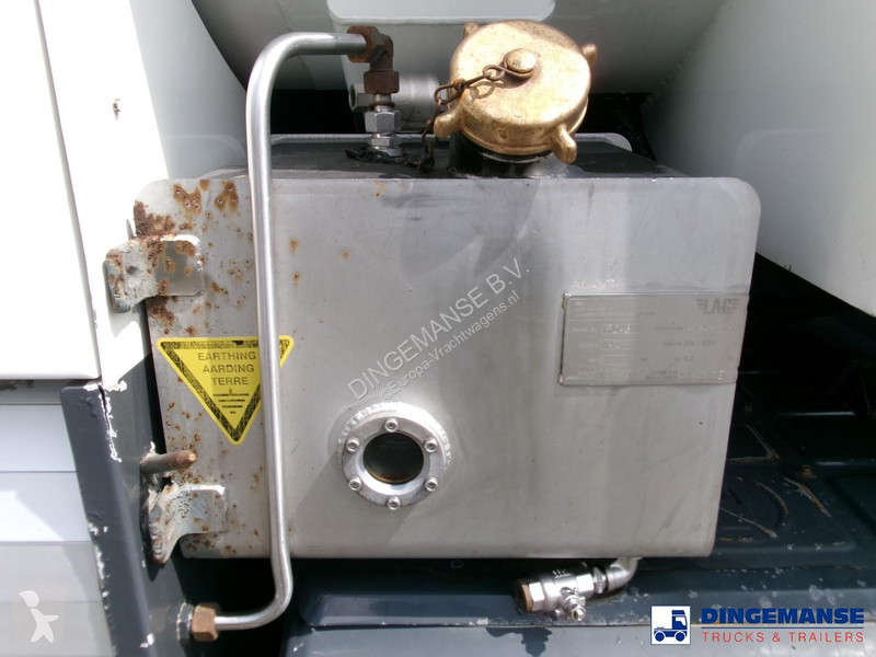 شاحنة Volvo 380 6X2 fuel tank 20.6 m3 / 4 comp